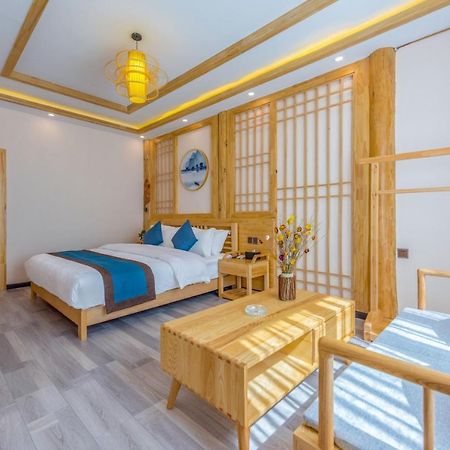 Peer & Forever Guest House Лицзян Экстерьер фото