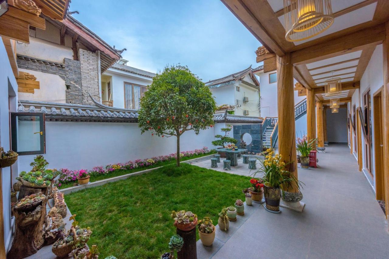 Peer & Forever Guest House Лицзян Экстерьер фото